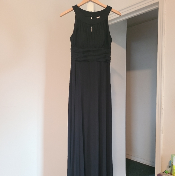 Sangria Black Long Keyhole Dress - Picture 2 of 7